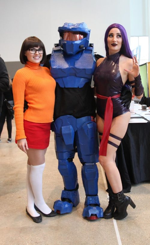 
RUTH BONNEVILLE / WINNIPEG FREE PRESS

Cosplayers Holli Wolf (in black) and Karli Woods (orange) pose for cameras with Comic Con attendee Red vs Blue character aka Raymond Smith at Comic Con Saturday at the RBC Convention Centre.  
See Randall King story.  



October 29, 2016