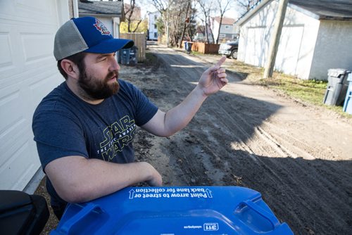 MIKE DEAL / WINNIPEG FREE PRESS
David Robin recently moved into his house on Havelock Avenue and was happy to see that his backlane was kind of fixed. He wants to get the lane paved, which is the same lane as Mike Touchette's.
161030 - Sunday October 30, 2016