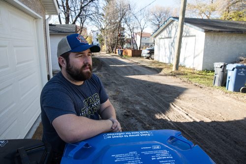 MIKE DEAL / WINNIPEG FREE PRESS
David Robin recently moved into his house on Havelock Avenue and was happy to see that his backlane was kind of fixed. He wants to get the lane paved, which is the same lane as Mike Touchette's.
161030 - Sunday October 30, 2016