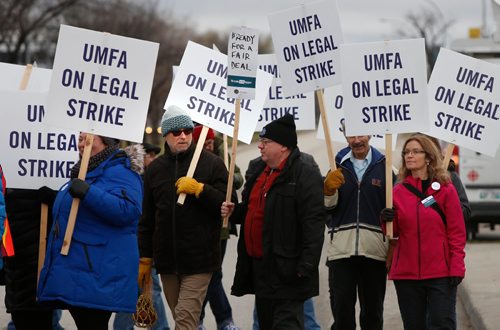 WAYNE GLOWACKI / WINNIPEG FREE PRESS




The University of Manitoba Faculty Association members and supporters walk the picket line Tuesday morning at the Pembina Hwy. entrance¤¤to the campus.¤Nick Martin/Bill Redekop story Nov. 1 2016