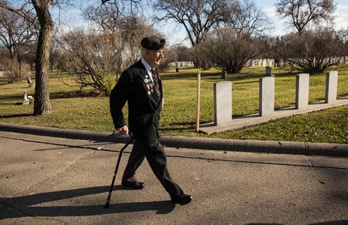 MIKE DEAL / WINNIPEG FREE PRESS
John Stoyka a WW2 war veteran who served with the Royal Winnipeg Rifles walks amongst the graves of fallen soldiers in the Brookside Cemetery Field of Honour Sunday. The cemetery held a tour and remembrance service to honour the more than 11,000 war veterans interred there.
161106 - Sunday November 6, 2016