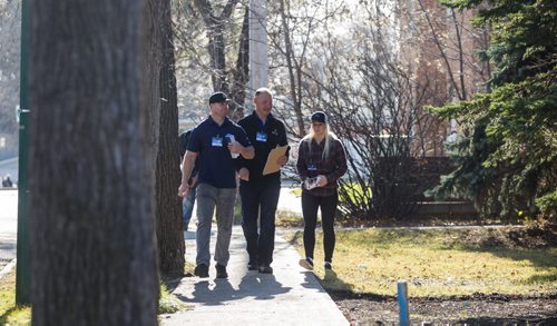 MIKE DEAL / WINNIPEG FREE PRESS
Maurice Sabourim (centre) with the Winnipeg Police Association goes door-to-door with officer Shawn Gallant (left) and cadet Jalissa Veren (right) during what the association is calling a Neighbour to Neighbour canvass effort to raise awareness and to connect directly with families to hear their priorities for community policing.
161106 - Sunday November 6, 2016
