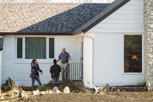 MIKE DEAL / WINNIPEG FREE PRESS
Officer Saif Khan (centre) and cadet Jordyn Lunsden (left) members of the Winnipeg Police Association talk to home owner Wallace Linton as they go door-to-door during what the association is calling a Neighbour to Neighbour canvass effort to raise awareness and to connect directly with families to hear their priorities for community policing.
161106 - Sunday November 6, 2016