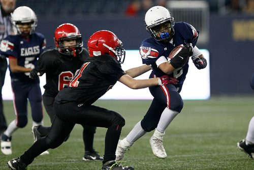 JOHN WOODS / WINNIPEG FREE PRESS
East Side Eagles' Dallas Sims (2) avoids the tackle by St Vital Mustang Ethan Martinussen in the Football Manitoba Peewee Championship game Sunday, November 6, 2016. 
