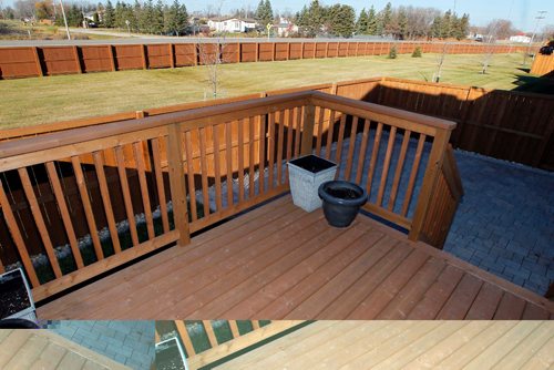 BORIS MINKEVICH / WINNIPEG FREE PRESS
RESALE HOMES - 6 Prairieview Cove in Dugald, Manitoba. The realtor is Anders Frederiksen. Nice deck off the back sliding doors. Nov 7, 2016