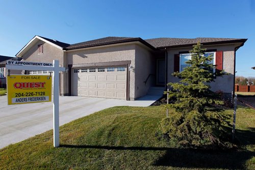 BORIS MINKEVICH / WINNIPEG FREE PRESS
RESALE HOMES - 6 Prairieview Cove in Dugald, Manitoba. The realtor is Anders Frederiksen. Front yard view. Nov 7, 2016