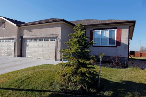 BORIS MINKEVICH / WINNIPEG FREE PRESS
RESALE HOMES - 6 Prairieview Cove in Dugald, Manitoba. The realtor is Anders Frederiksen. Front view. Nov 7, 2016