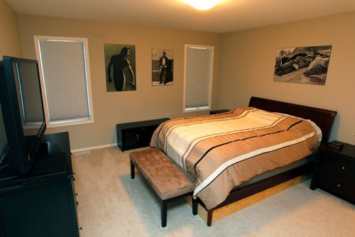 BORIS MINKEVICH / WINNIPEG FREE PRESS
RESALE HOMES - 6 Prairieview Cove in Dugald, Manitoba. The realtor is Anders Frederiksen. Master bedroom. Nov 7, 2016