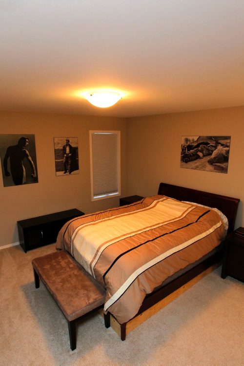 BORIS MINKEVICH / WINNIPEG FREE PRESS
RESALE HOMES - 6 Prairieview Cove in Dugald, Manitoba. The realtor is Anders Frederiksen. Master bedroom. Nov 7, 2016