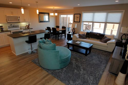 BORIS MINKEVICH / WINNIPEG FREE PRESS
RESALE HOMES - 6 Prairieview Cove in Dugald, Manitoba. The realtor is Anders Frederiksen. Open concept kitchen dining and living room. Nov 7, 2016