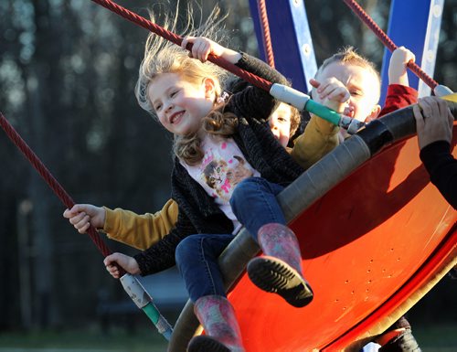
RUTH BONNEVILLE / WINNIPEG FREE PRESS

Six-year-old Carryn Evans enjoys swinging on a disc swing with mom and friends at  Assiniboine Park Wednesday.  
Standup photo 
November 9, 2016