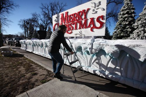 RUTH BONNEVILLE / WINNIPEG FREE PRESS

Crews with Springs Church help to finish setting up their float along Maryland Ave. for this year's Santa Claus Parade Saturday.
Standup pic
November 12, 2016
