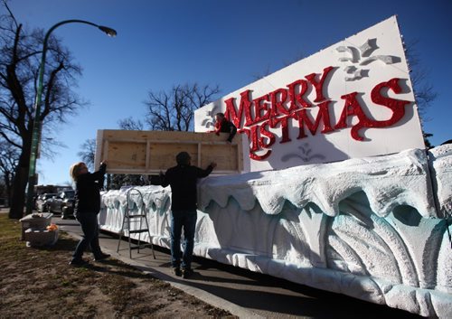 RUTH BONNEVILLE / WINNIPEG FREE PRESS

Crews with Springs Church help to finish setting up their float along Maryland Ave. for this year's Santa Claus Parade Saturday.
Standup pic
November 12, 2016