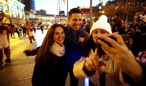 TREVOR HAGAN / WINNIPEG FRESS PRESS
The Santa Claus Parade, Saturday, November 12, 2016.