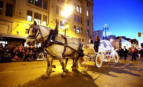 TREVOR HAGAN / WINNIPEG FRESS PRESS
The Santa Claus Parade, Saturday, November 12, 2016.