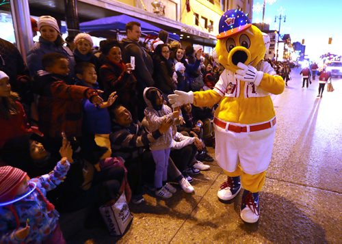 TREVOR HAGAN / WINNIPEG FRESS PRESS
The Santa Claus Parade, Saturday, November 12, 2016.