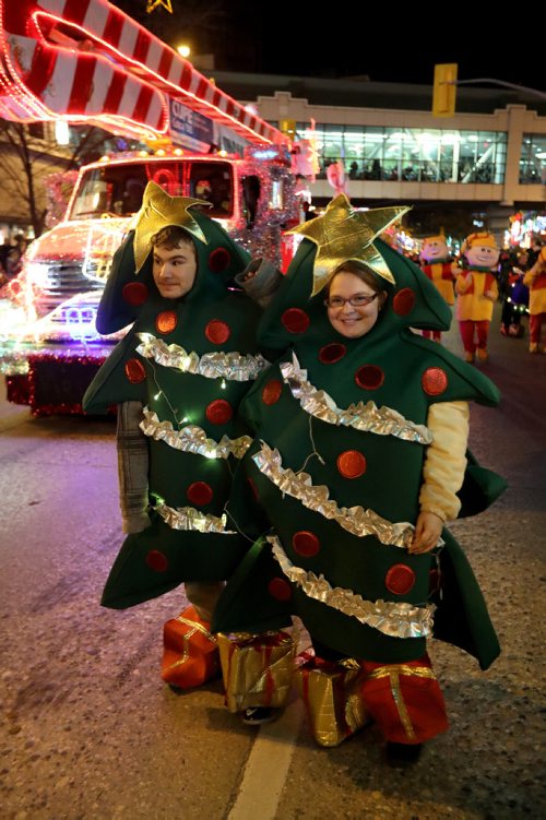 TREVOR HAGAN / WINNIPEG FRESS PRESS
The Santa Claus Parade, Saturday, November 12, 2016.