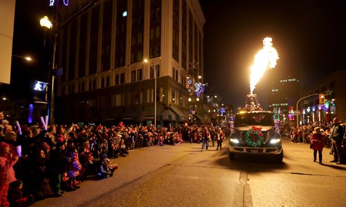 TREVOR HAGAN / WINNIPEG FRESS PRESS
The Santa Claus Parade, Saturday, November 12, 2016.