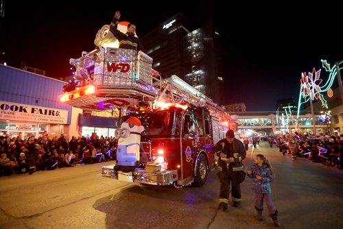 TREVOR HAGAN / WINNIPEG FRESS PRESS
The Santa Claus Parade, Saturday, November 12, 2016.