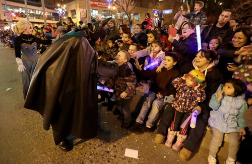 TREVOR HAGAN / WINNIPEG FRESS PRESS
The Santa Claus Parade, Saturday, November 12, 2016.