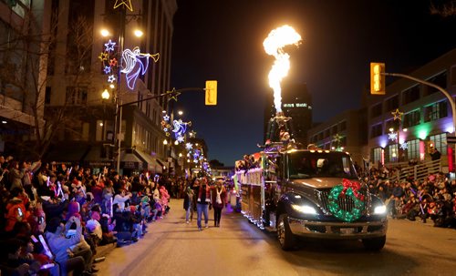 TREVOR HAGAN / WINNIPEG FRESS PRESS
The Santa Claus Parade, Saturday, November 12, 2016.