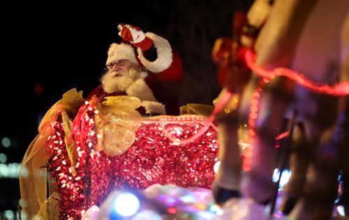 TREVOR HAGAN / WINNIPEG FRESS PRESS
The Santa Claus Parade, Saturday, November 12, 2016.