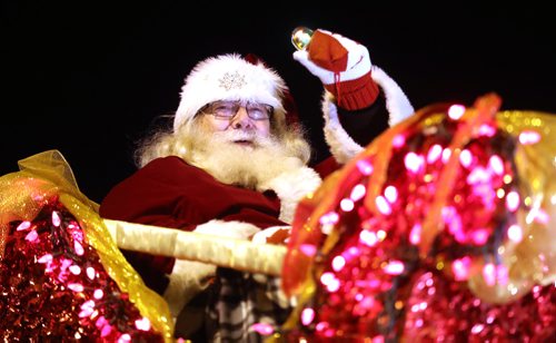 TREVOR HAGAN / WINNIPEG FRESS PRESS
The Santa Claus Parade, Saturday, November 12, 2016.