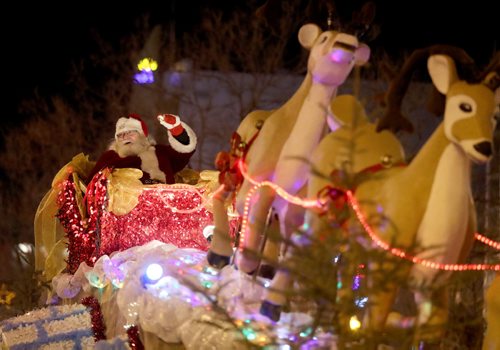 TREVOR HAGAN / WINNIPEG FRESS PRESS
The Santa Claus Parade, Saturday, November 12, 2016.