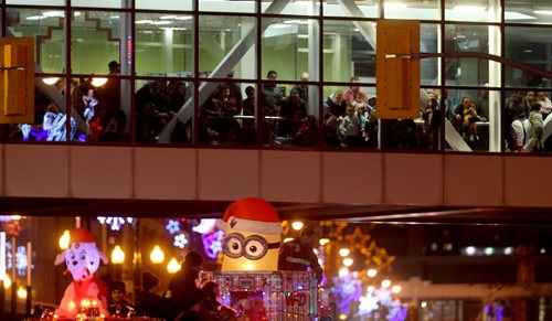 TREVOR HAGAN / WINNIPEG FRESS PRESS
Skywalk to Portage Place above The Santa Claus Parade, Saturday, November 12, 2016.