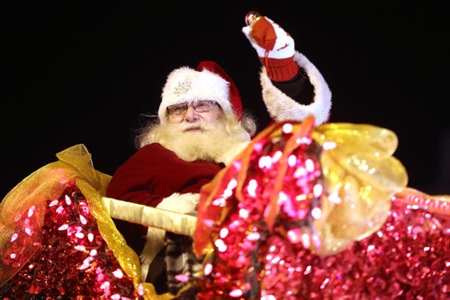 TREVOR HAGAN / WINNIPEG FRESS PRESS
The Santa Claus Parade, Saturday, November 12, 2016.