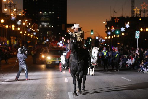 TREVOR HAGAN / WINNIPEG FRESS PRESS
The Santa Claus Parade, Saturday, November 12, 2016.