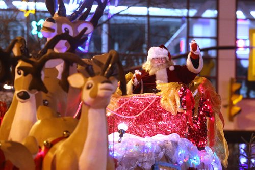 TREVOR HAGAN / WINNIPEG FRESS PRESS
The Santa Claus Parade, Saturday, November 12, 2016.