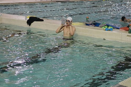 Canstar Community News The Winnipeg Wave Swim Club practising on Nov. 7, 2016.