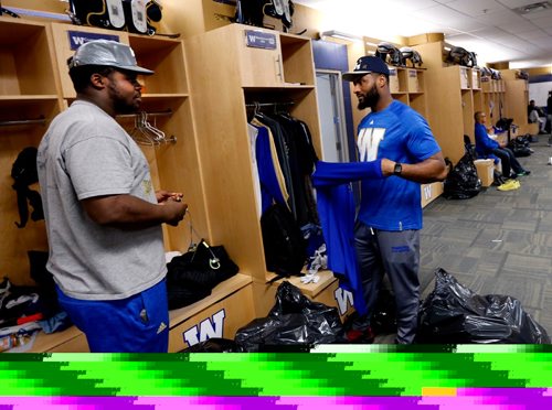 WAYNE GLOWACKI / WINNIPEG FREE PRESS

Winnipeg Blue Bomber defensive linemen Euclid Cummings,left and  Jamaal Westerman clean out their lockers at IGF Monday after losing to the B.C. Lions in the semifinal game Sunday.  Scott Billeck  story  Nov. 14 2016
