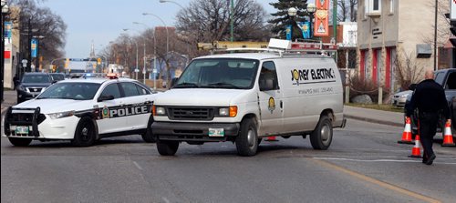 WAYNE GLOWACKI / WINNIPEG FREE PRESS

Winnipeg Police at the scene on southbound Osborne St. at Morley Ave. Monday morning where a it was reported a pedestrian was stuck earlier.  Nov. 14 2016