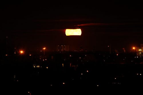 JOHN WOODS / WINNIPEG FREE PRESS
The Super Moon is seen over the Provencher Bridge Monday, November 14, 2016.