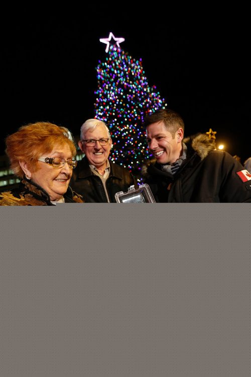 JOHN WOODS / WINNIPEG FREE PRESS
Bernice and Harold Einarson light Winnipeg's official Christmas tree with Mayor Brian Bowman Monday, November 14, 2016.