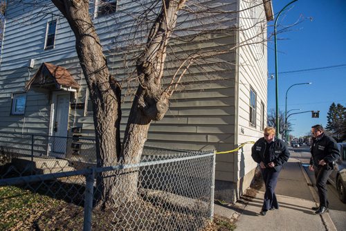 MIKE DEAL / WINNIPEG FREE PRESS
Winnipeg Police Officers from the Project Devote unit at the scene of a house on the 800 block of Selkirk Tuesday afternoon.
161115 - Tuesday November 15, 2016