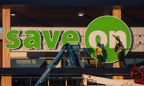 MIKE DEAL / WINNIPEG FREE PRESS
Construction of the new Save On Foods at Northgate Shopping Centre is almost complete. The grocery chain is opening three stores across Winnipeg soon.
161115 - Tuesday November 15, 2016