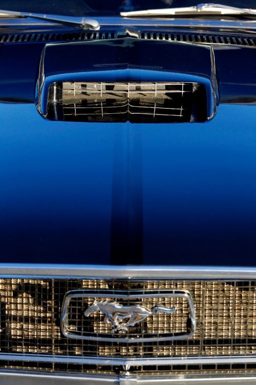 BORIS MINKEVICH / WINNIPEG FREE PRESS
CLASSIC CARS - Bruce Neufeld has a really nice black 1968 Mustang fastback. Hood scoop, top, and grill logo, bottom. Nov 15, 2016