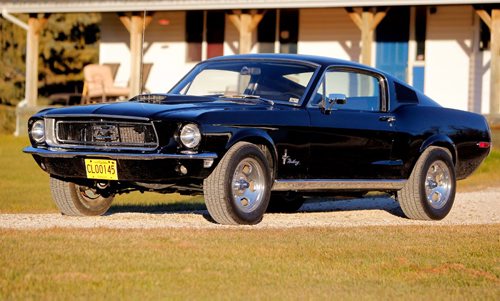 BORIS MINKEVICH / WINNIPEG FREE PRESS
CLASSIC CARS - Bruce Neufeld has a really nice black 1968 Mustang fastback. Nov 15, 2016