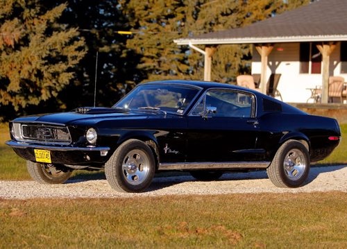 BORIS MINKEVICH / WINNIPEG FREE PRESS
CLASSIC CARS - Bruce Neufeld has a really nice black 1968 Mustang fastback. Nov 15, 2016