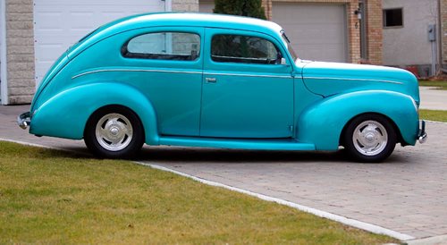 BORIS MINKEVICH / WINNIPEG FREE PRESS
CLASSIC CARS - Ken Betcher has a real swell 39 Ford cruiser. A real fun side view of the car. Nov 17, 2016