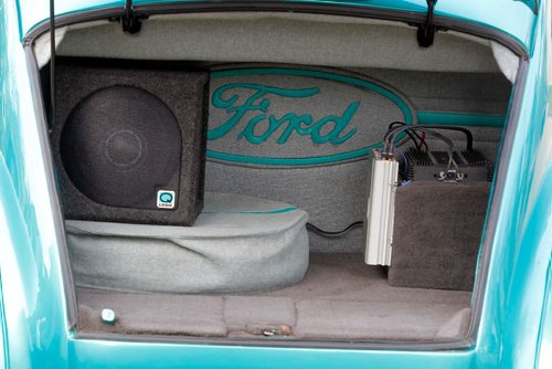 BORIS MINKEVICH / WINNIPEG FREE PRESS
CLASSIC CARS - Ken Betcher has a real swell 39 Ford cruiser. His son helped him out with a kick butt sound system including a subwoofer in the trunk. Nov 17, 2016