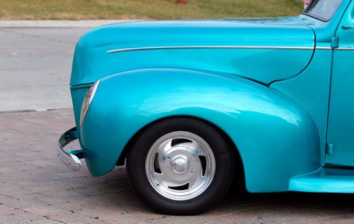 BORIS MINKEVICH / WINNIPEG FREE PRESS
CLASSIC CARS - Ken Betcher has a real swell 39 Ford cruiser. Cool lines on the 30's front clip of the car. Nov 17, 2016