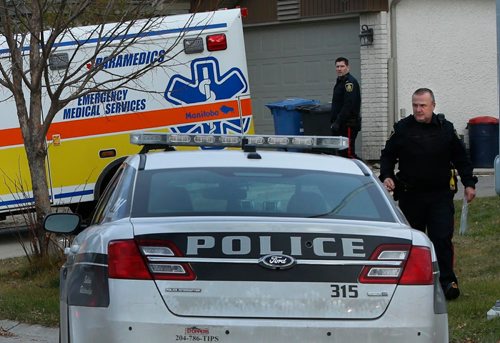 WAYNE GLOWACKI / WINNIPEG FREE PRESS

Winnipeg Police and Paramedics at a residence on Pinetree Crescent in West Kildonan after a person was injured Thursday afternoon.  Carol Sanders story. Nov. 17 2016