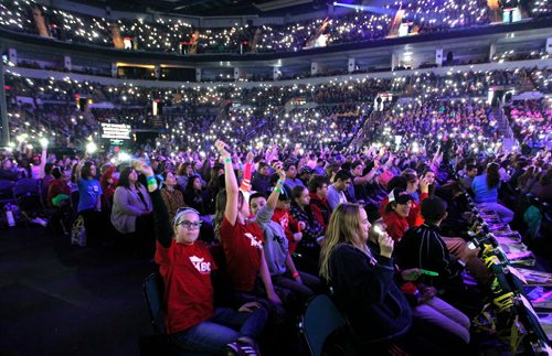 BORIS MINKEVICH / WINNIPEG FREE PRESS
WE Day at the MTS Centre. Thousands of students from Manitoba came to take in the event. Nov 18, 2016