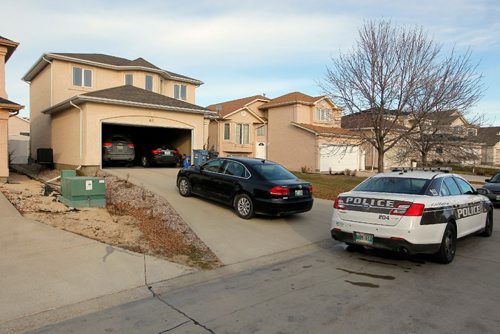 BORIS MINKEVICH / WINNIPEG FREE PRESS
67 Kinlock Lane, police scene regarding 2 males in medical distress.  Possible overdose. Nov 21, 2016