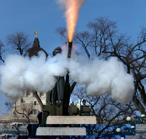WAYNE GLOWACKI / WINNIPEG FREE PRESS

One of the three howitzers firing in the 15 gun salute prior to the Speech from the Throne being delivered in the Manitoba Legislature Monday. Nov. 21 2016