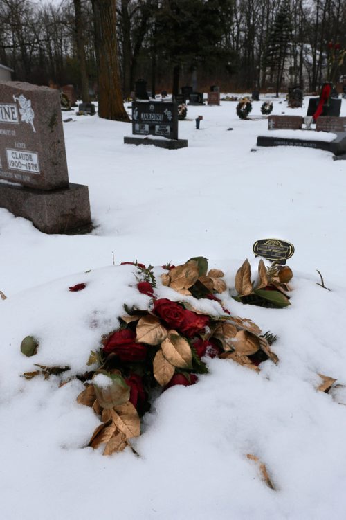 WAYNE GLOWACKI / WINNIPEG FREE PRESS

 Andrew Henderson is buried in the cemetery by the Clandeboye United Church in Clandeboye, Mb. 
 For Melissa Martin story Nov. 23 2016